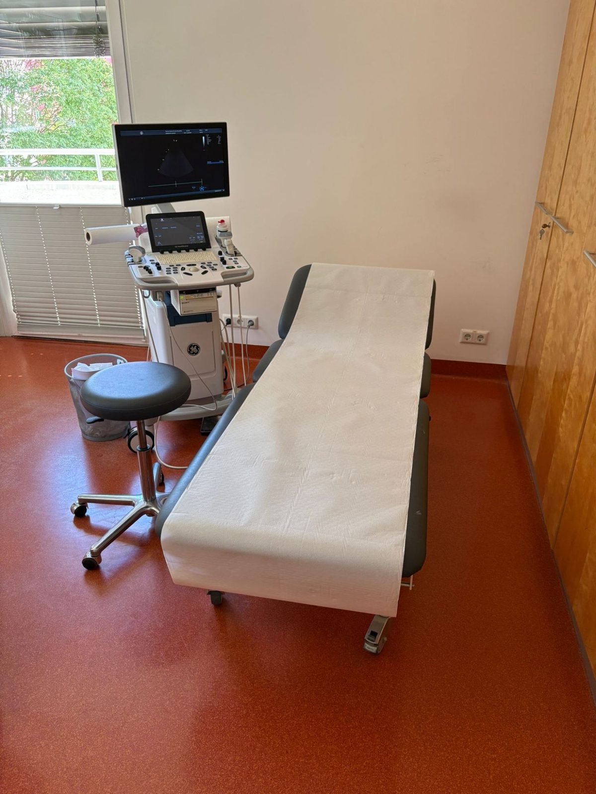 Untersuchungsraum mit Ultraschallgerät in der Ordination Dr. Spary in Bruck an der Mur